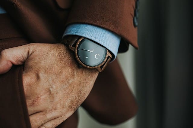 Pomysł na prezent: drewniany zegarek na rękę